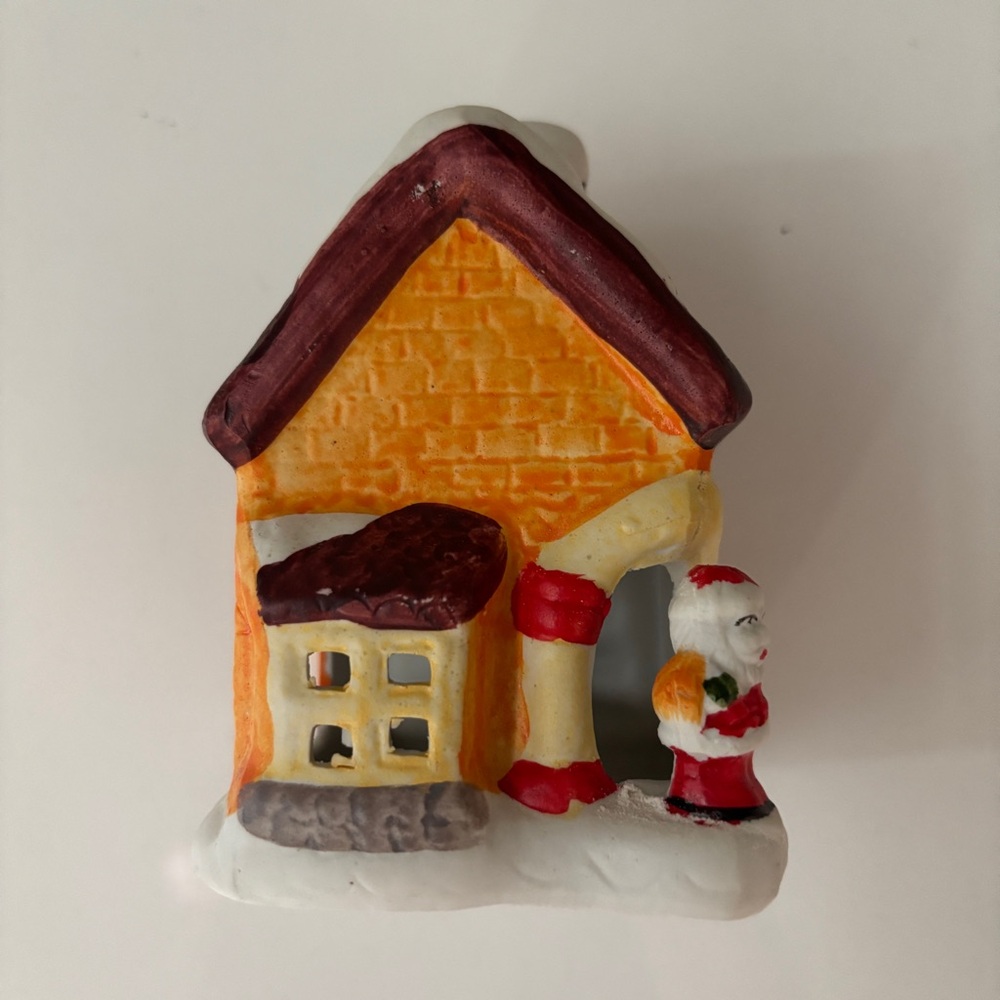 VTG Gift Collection Tea Light House Christmas New English Village Corner Shop